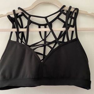 Strappy light support bra